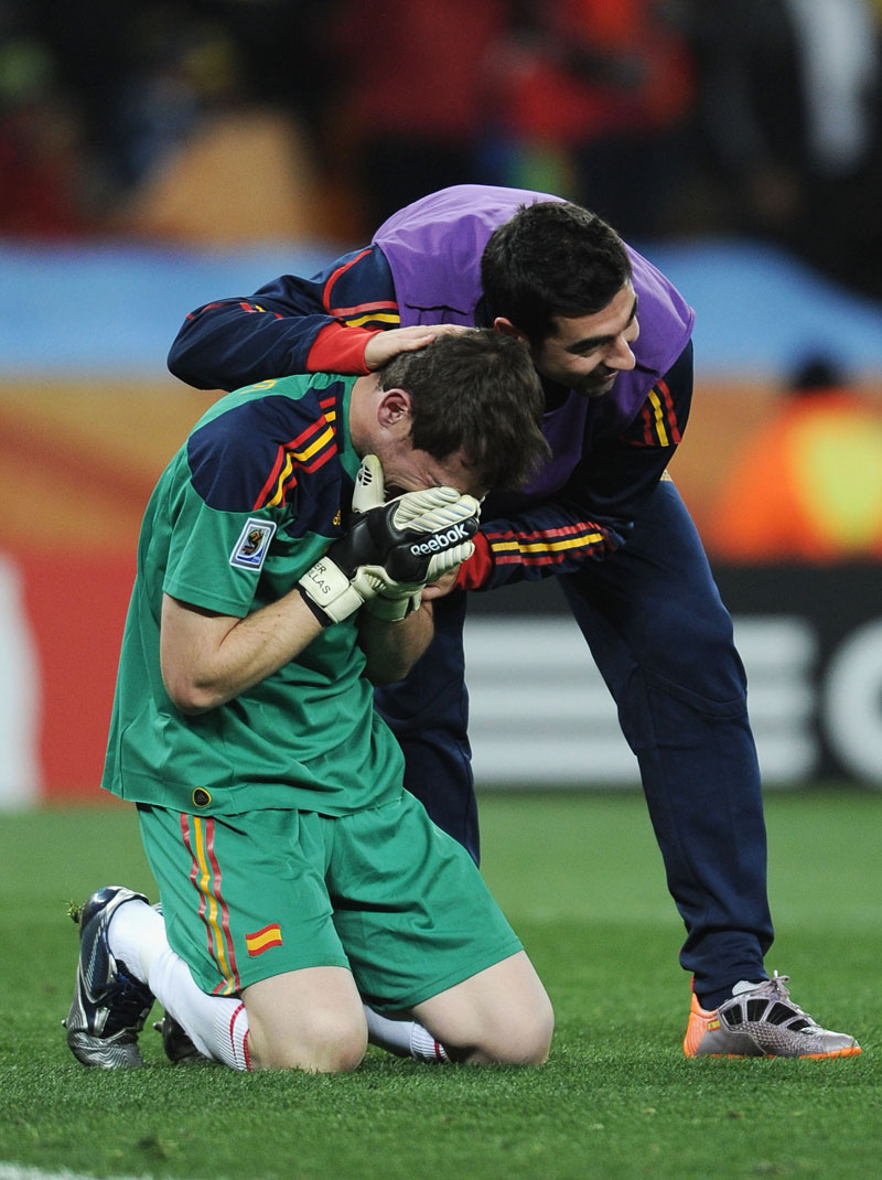 Illustration for article titled World Cup Thighlights: In Celebration Of Pure Spanish Man-Love